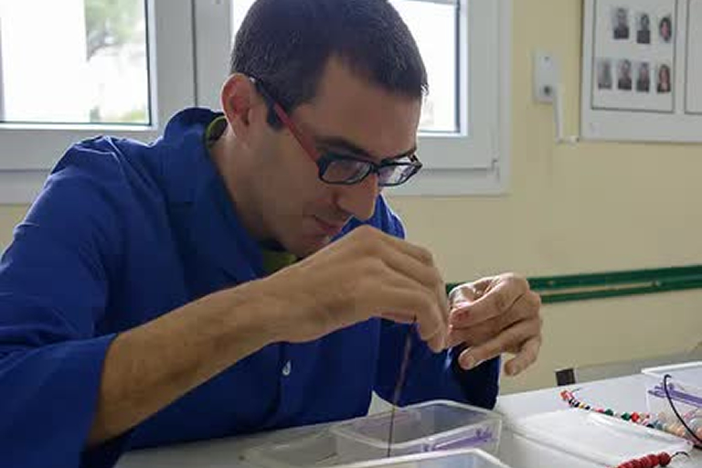Persona en taller laboral