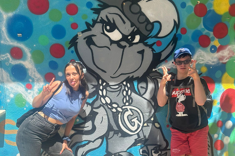 Personas divirtiéndose